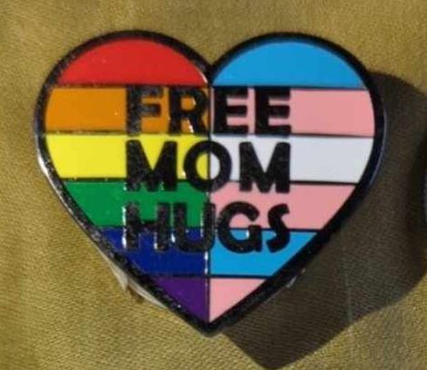 Free Mom Hugs Pride Pin