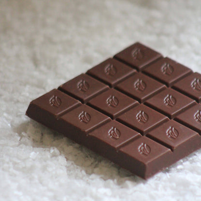 Sea Flakes. Milk chocolate with flakes of Sea Salt. 50g bar