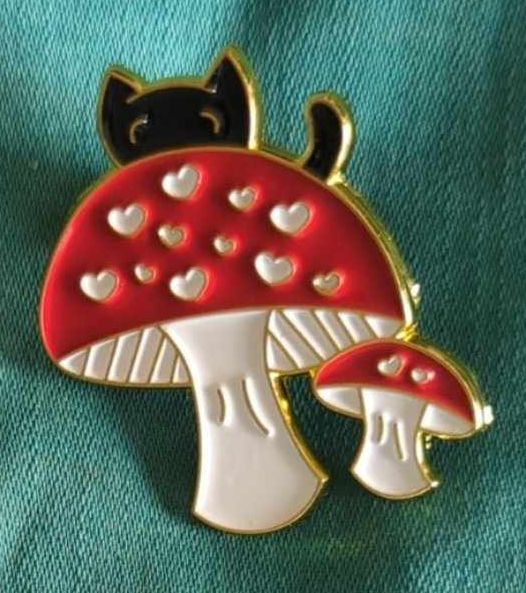 Kpop Love Heart Fingers Pin
